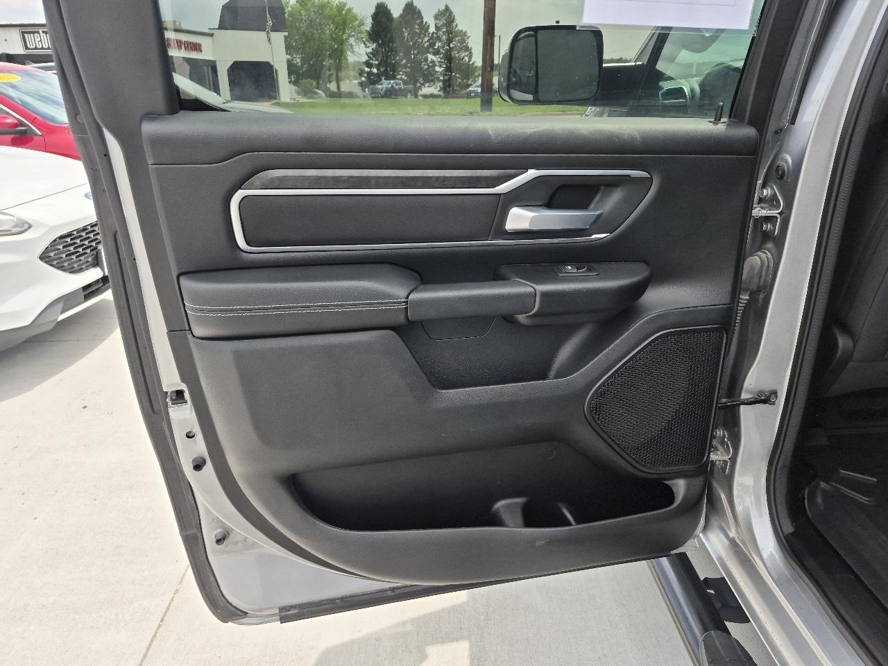 RAM 1500 Lone Star Crew Cab SB 4WD 2024
