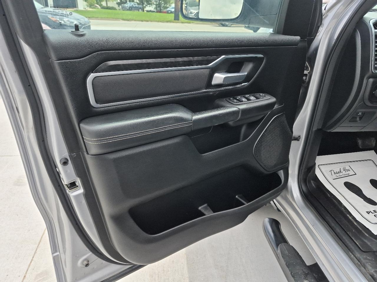 RAM 1500 Lone Star Crew Cab SB 4WD 2024