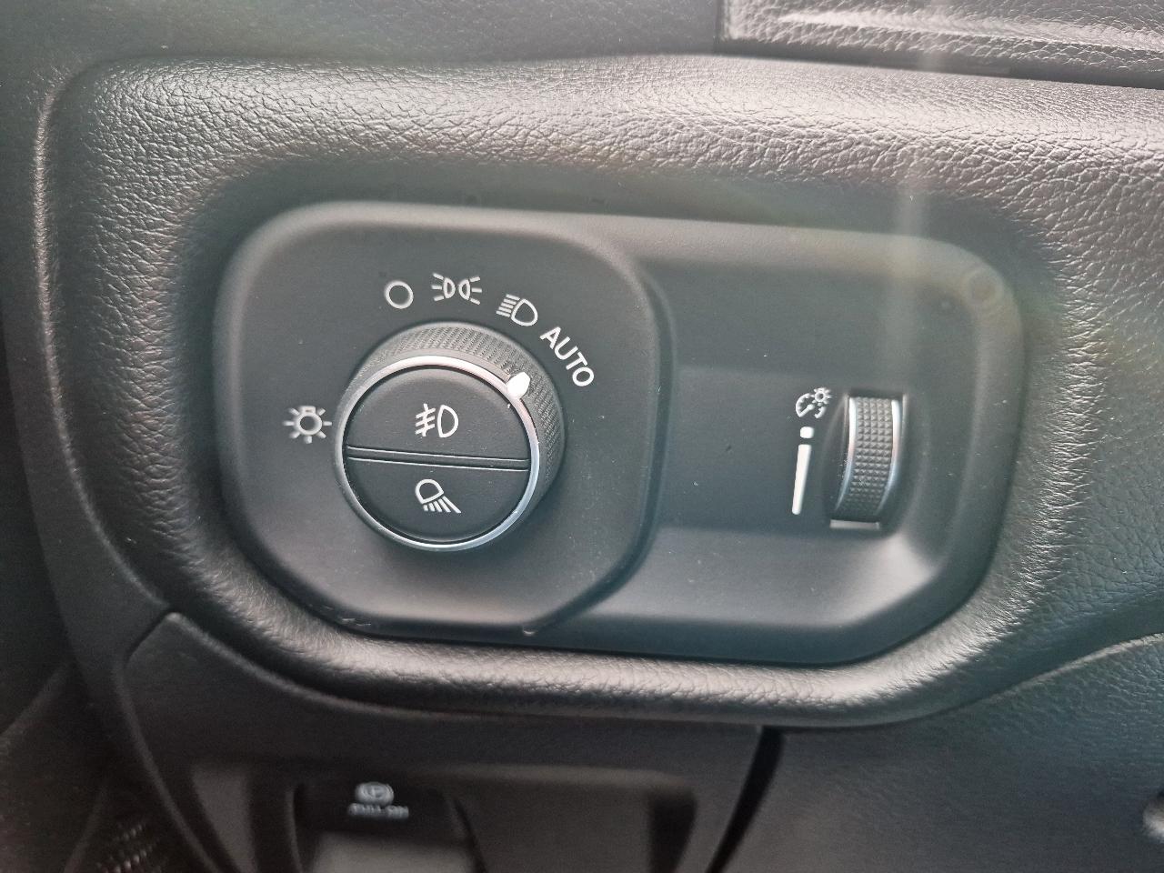 RAM 1500 Lone Star Crew Cab SB 4WD 2024