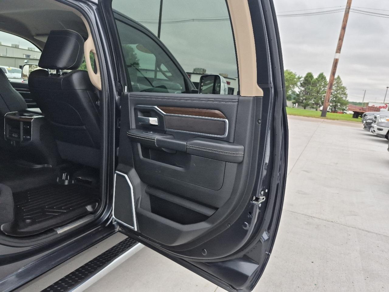 RAM 2500 Laramie Crew Cab SWB 4WD 2022