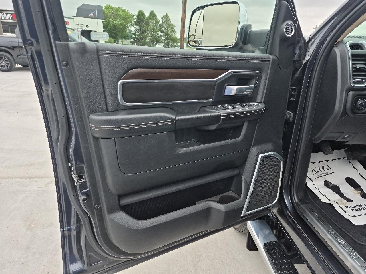 RAM 2500 Laramie Crew Cab SWB 4WD 2022