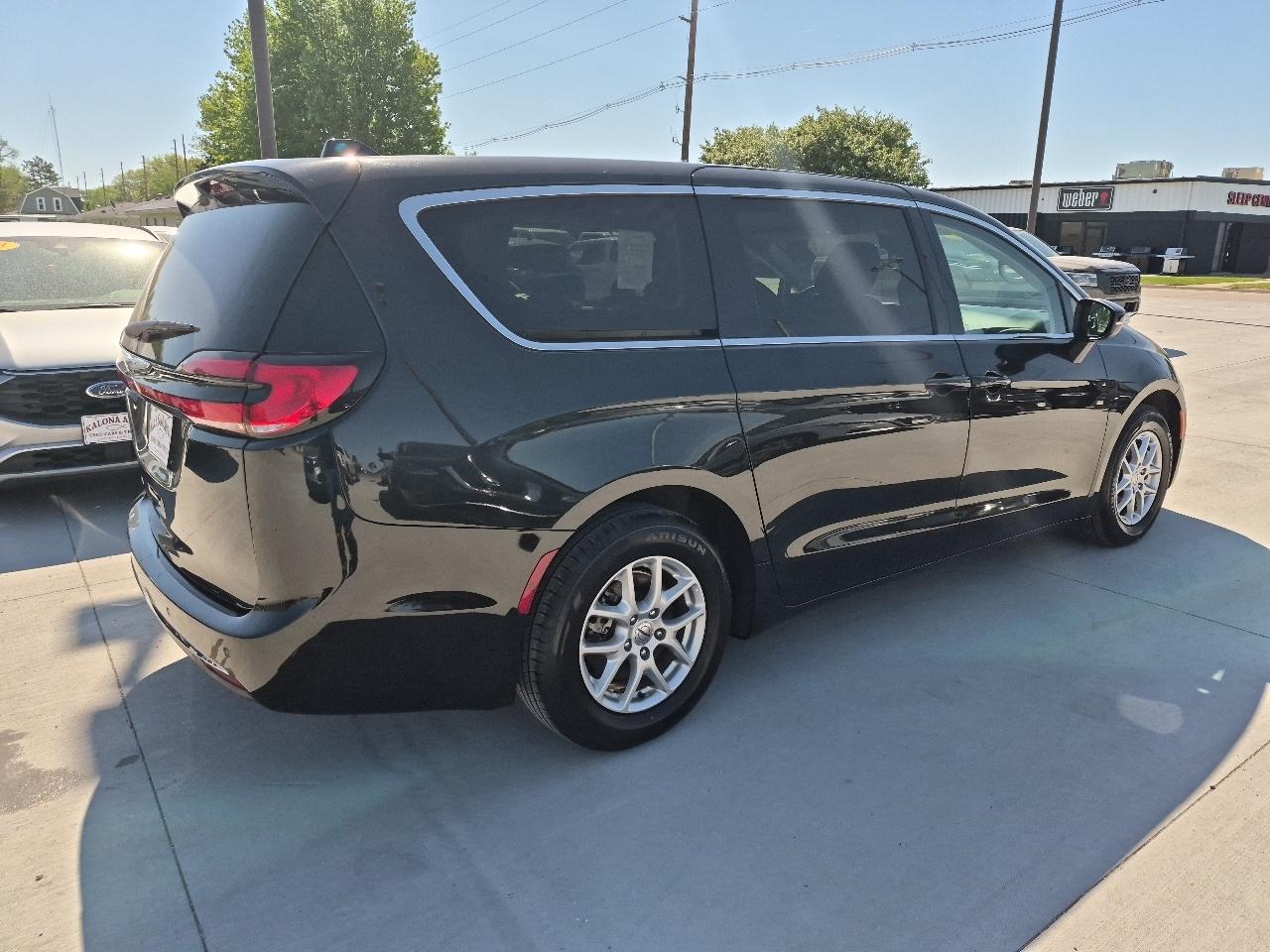 Chrysler Pacifica Touring L 2023