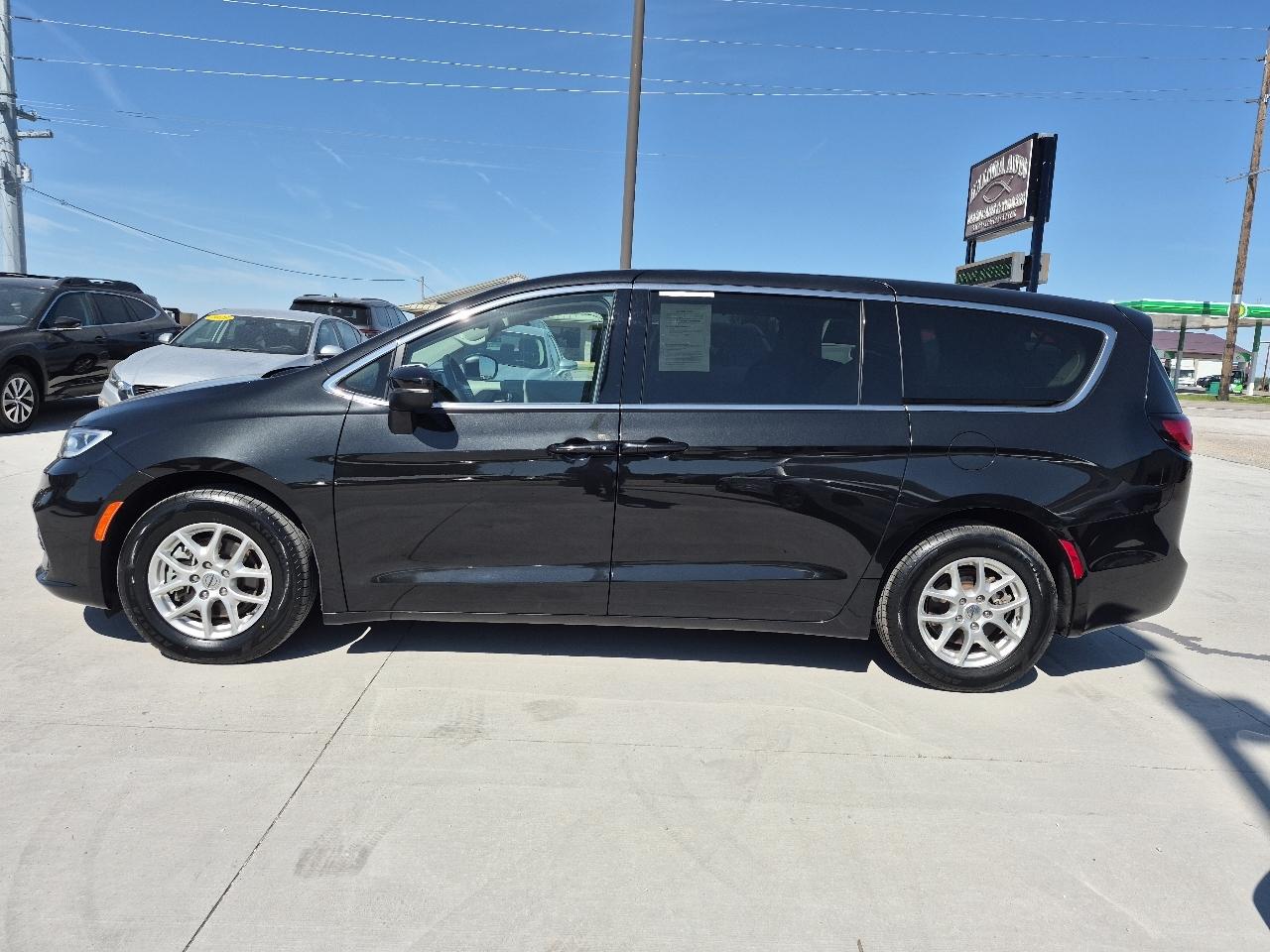 Chrysler Pacifica Touring L 2023