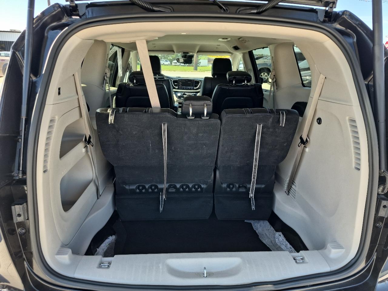 Chrysler Pacifica Touring L 2023