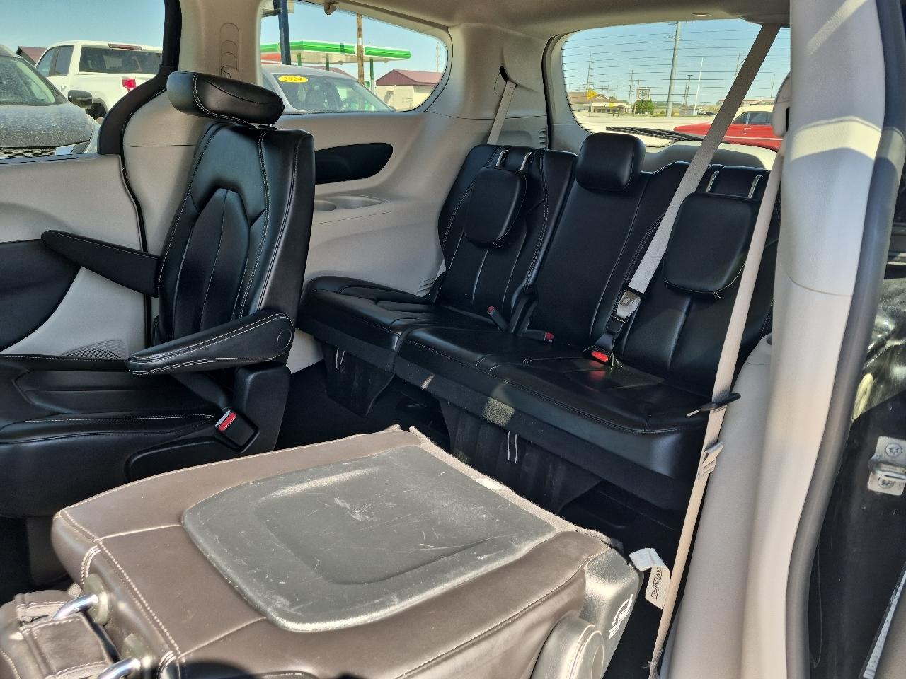 Chrysler Pacifica Touring L 2023