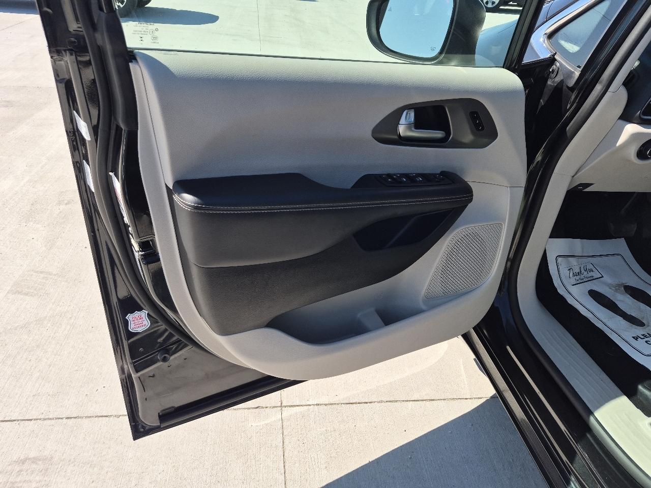 Chrysler Pacifica Touring L 2023