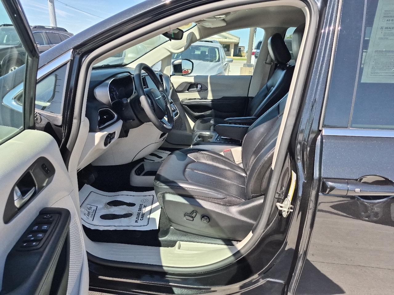 Chrysler Pacifica Touring L 2023