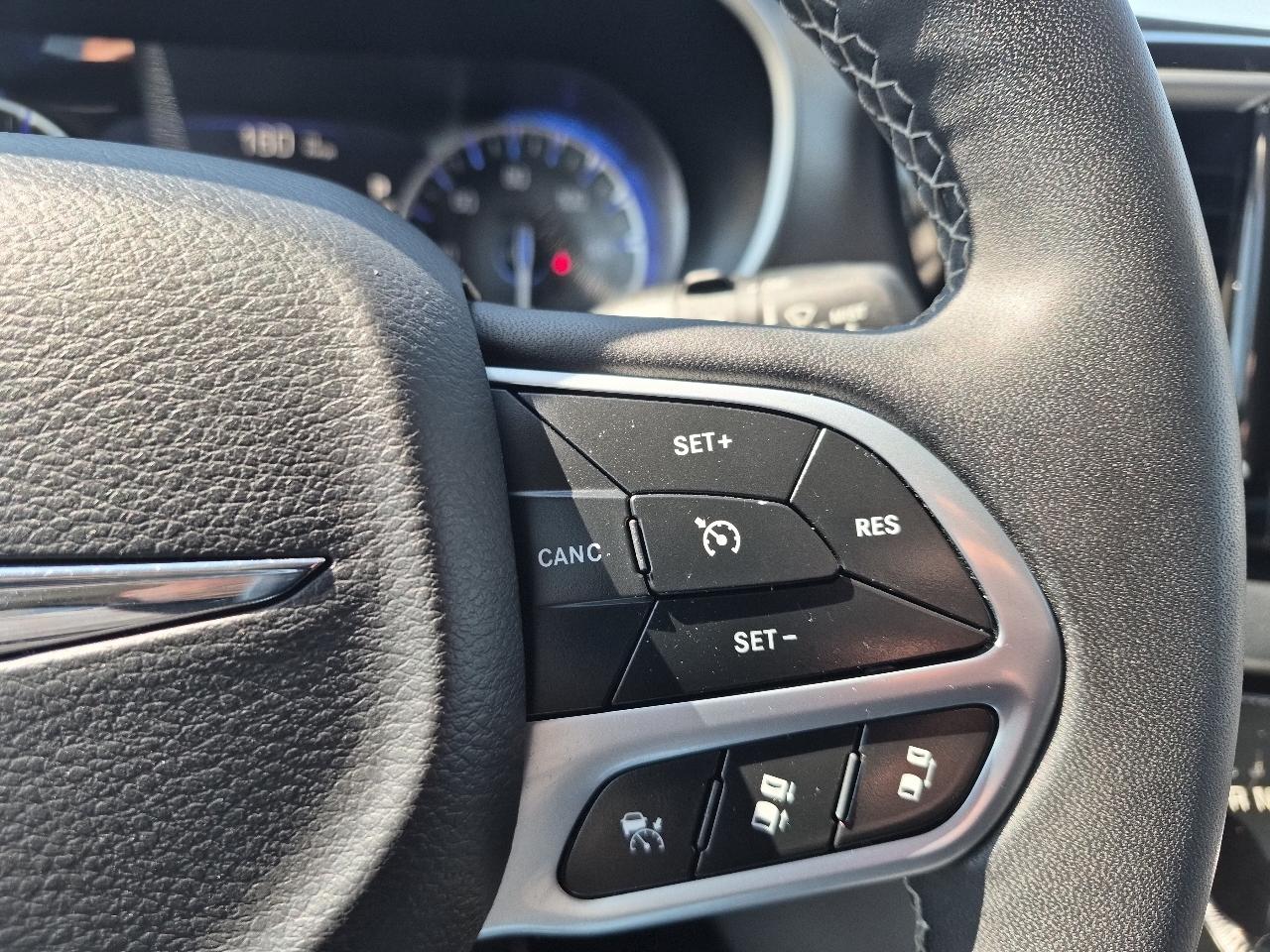 Chrysler Pacifica Touring L 2023