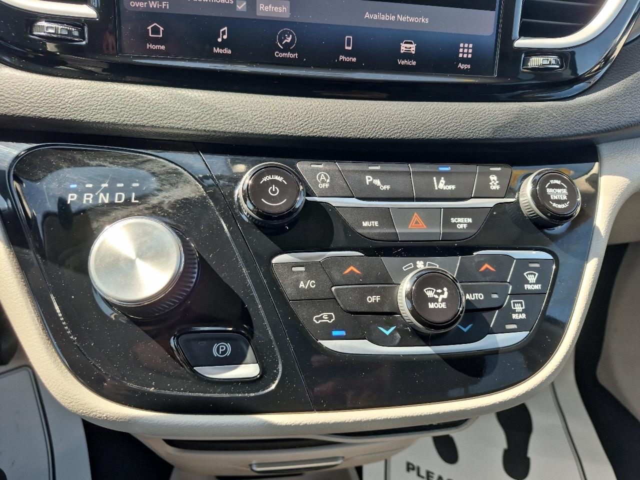 Chrysler Pacifica Touring L 2023