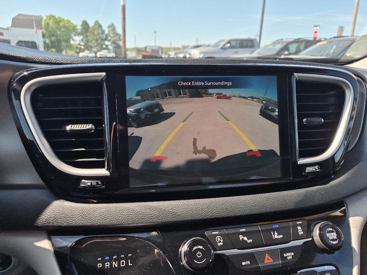 Chrysler Pacifica Touring L 2023