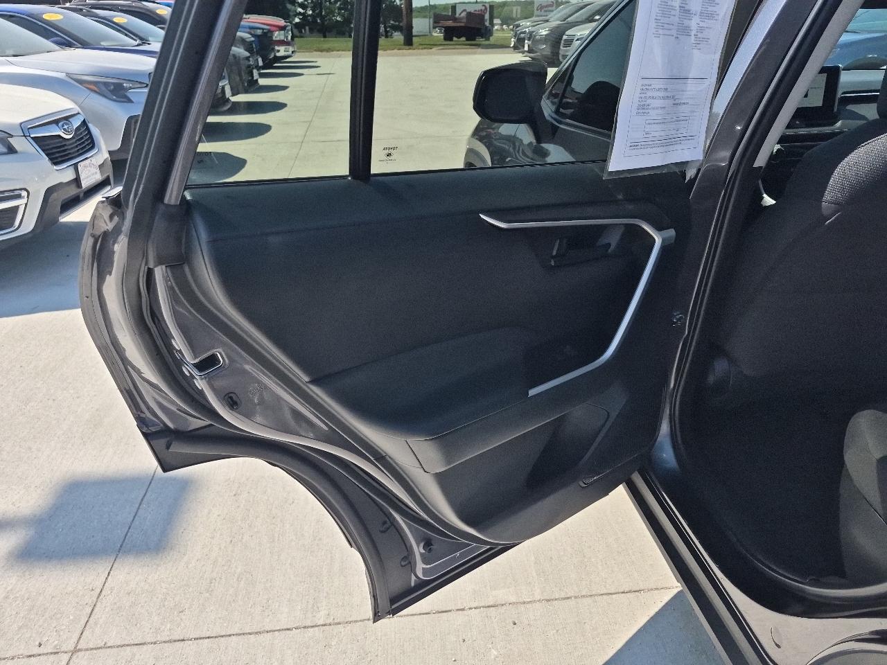 Toyota RAV4 Hybrid LE 2024