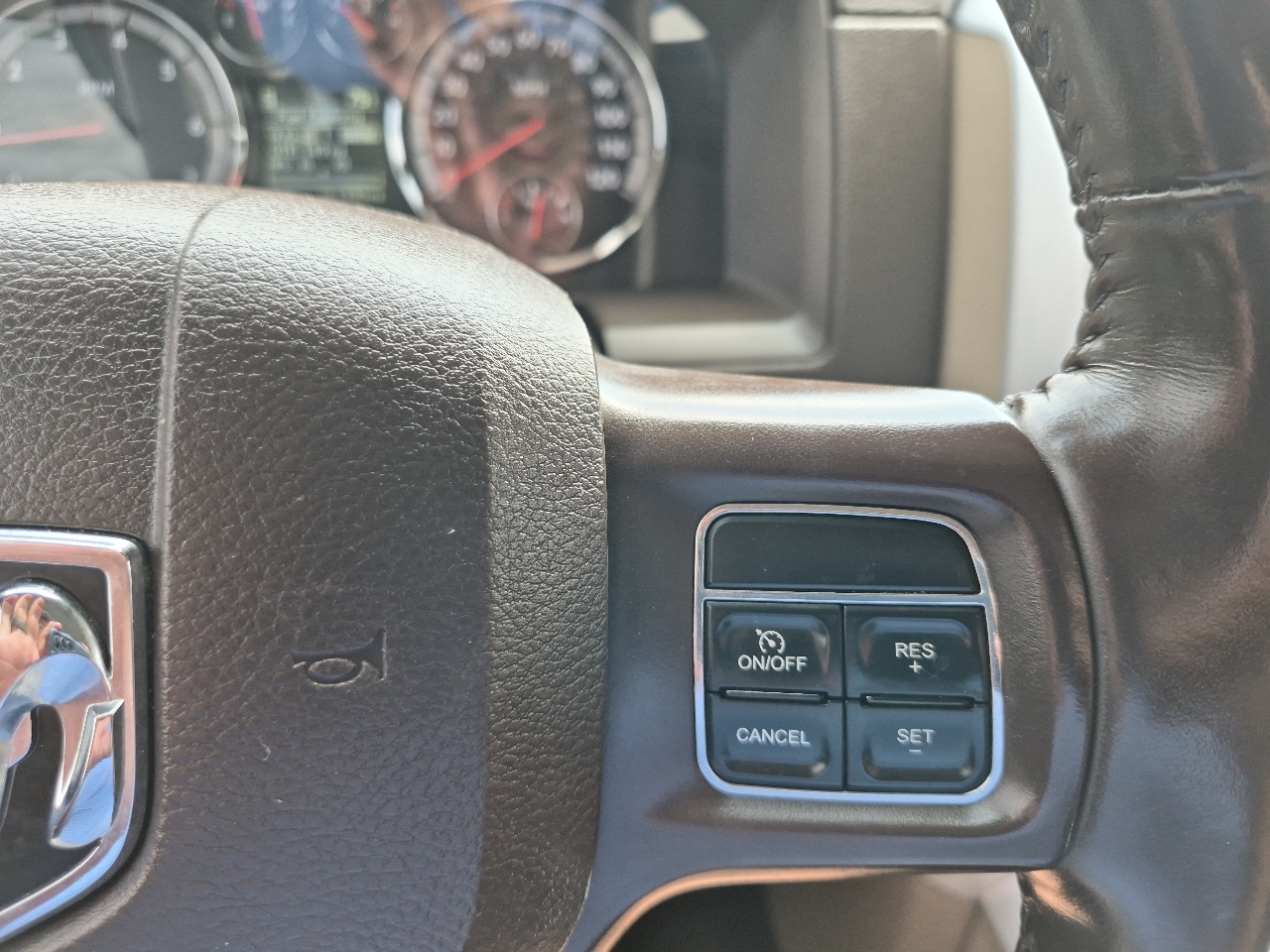 Dodge 1500 Laramie Crew Cab 4WD 2012