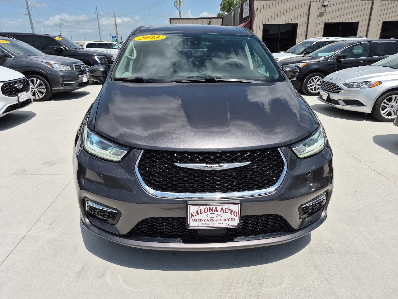 Chrysler Pacifica Touring L 2023