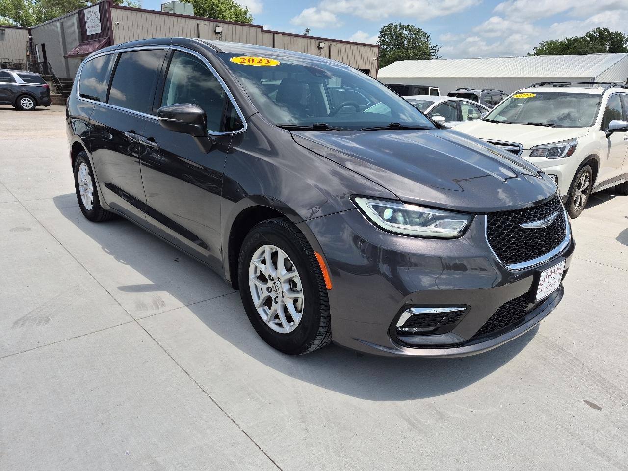 Chrysler Pacifica Touring L 2023