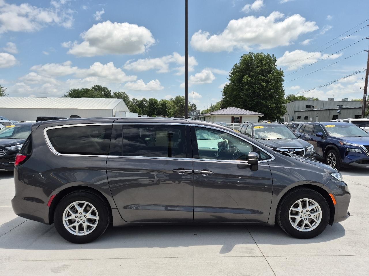 Chrysler Pacifica Touring L 2023