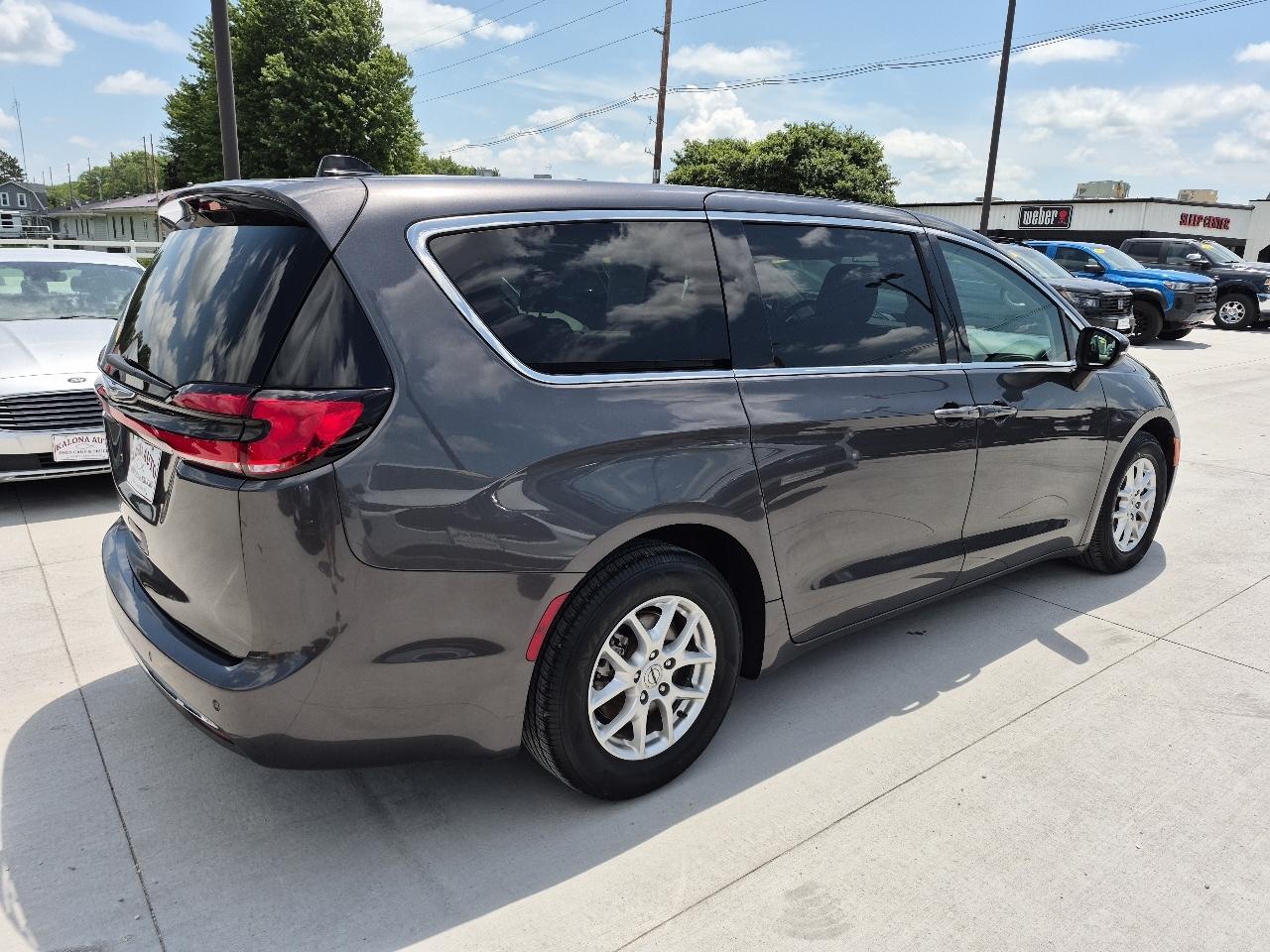 Chrysler Pacifica Touring L 2023
