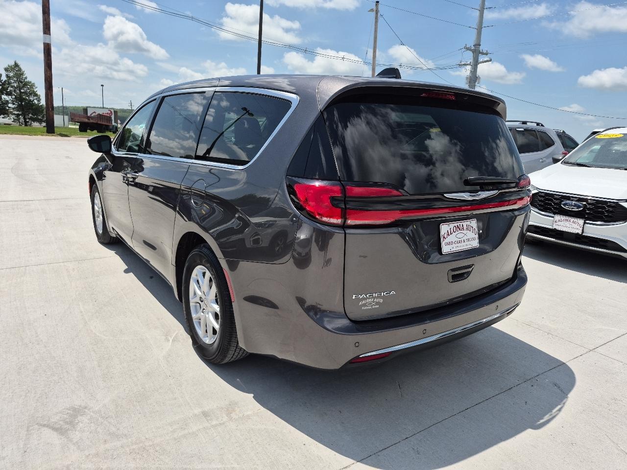 Chrysler Pacifica Touring L 2023