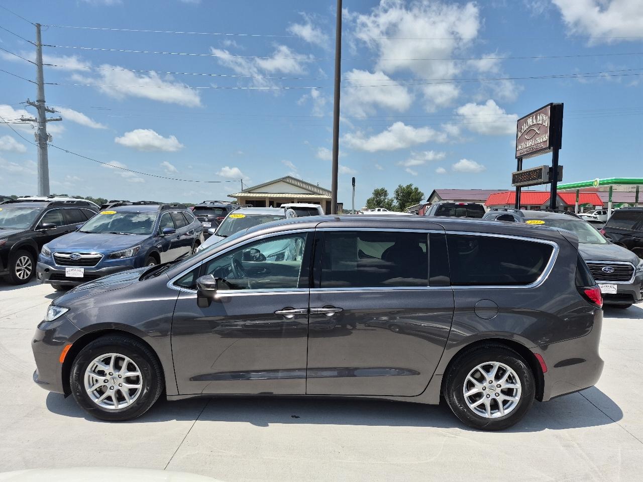 Chrysler Pacifica Touring L 2023
