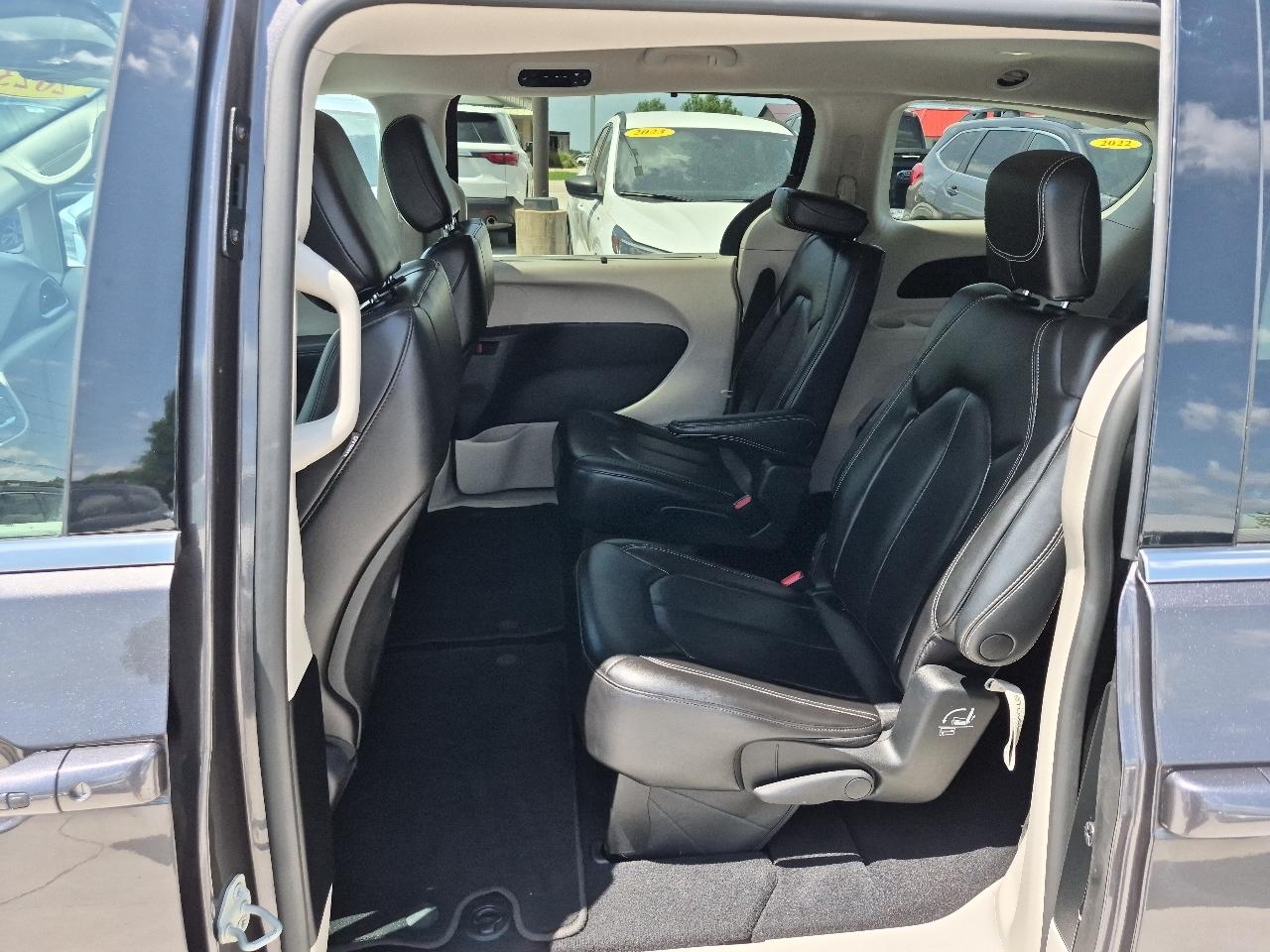 Chrysler Pacifica Touring L 2023