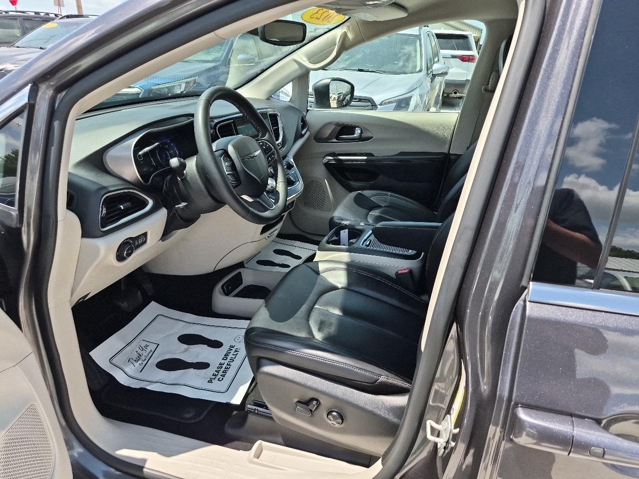 Chrysler Pacifica Touring L 2023