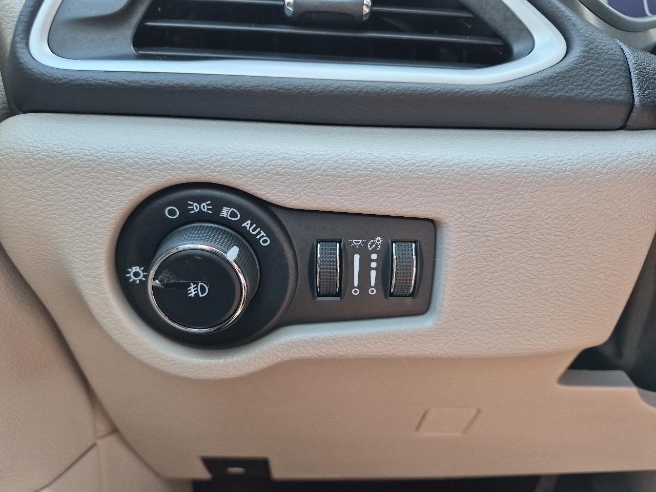 Chrysler Pacifica Touring L 2023