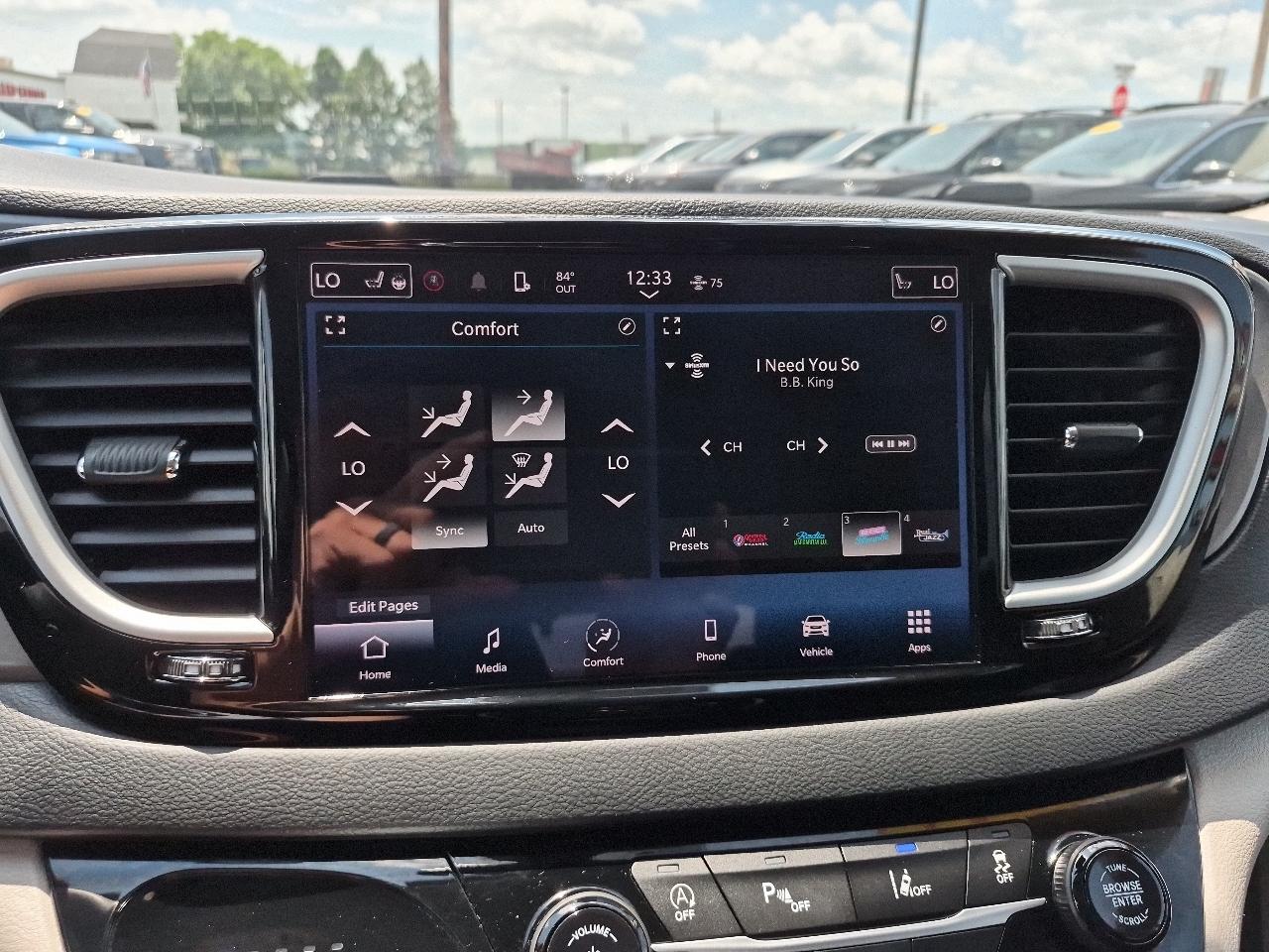 Chrysler Pacifica Touring L 2023