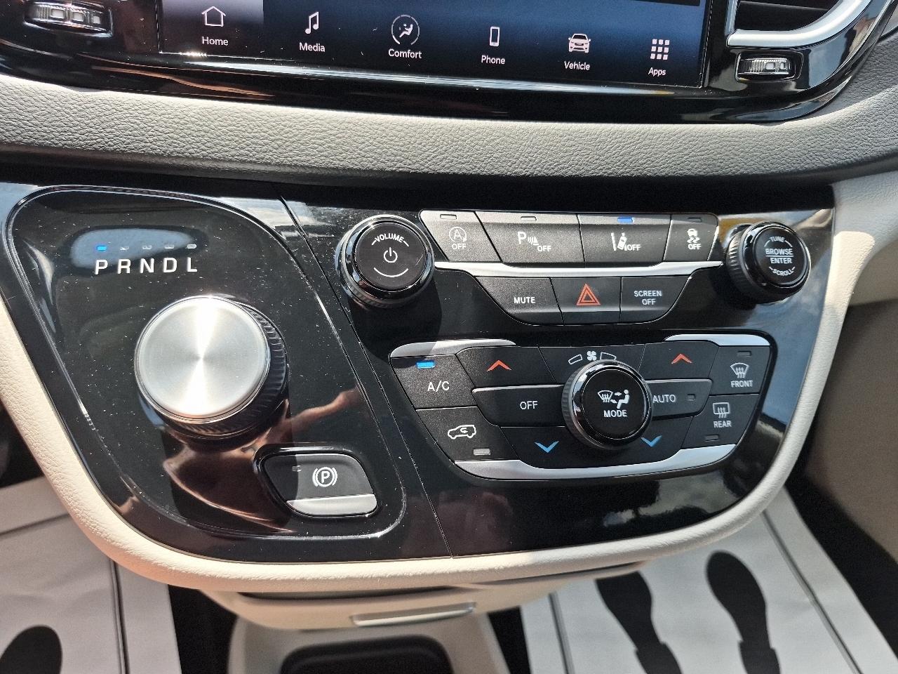 Chrysler Pacifica Touring L 2023