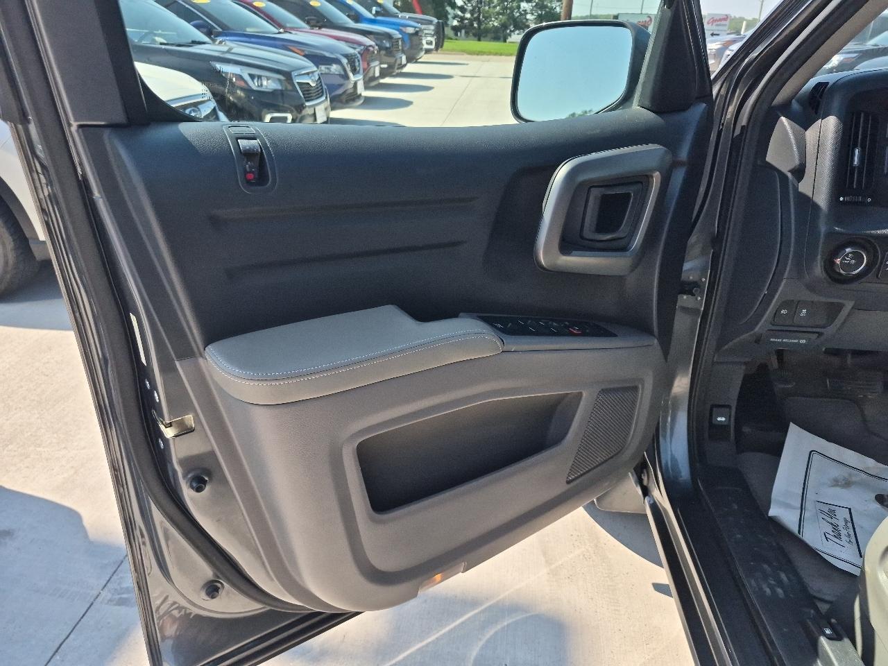 Honda Ridgeline RTL w/ Leather and Navigation 2013