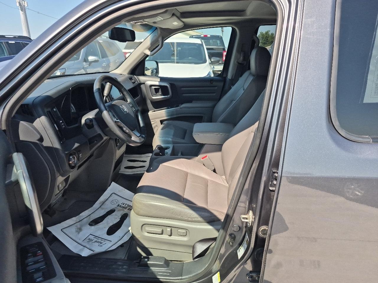 Honda Ridgeline RTL w/ Leather and Navigation 2013