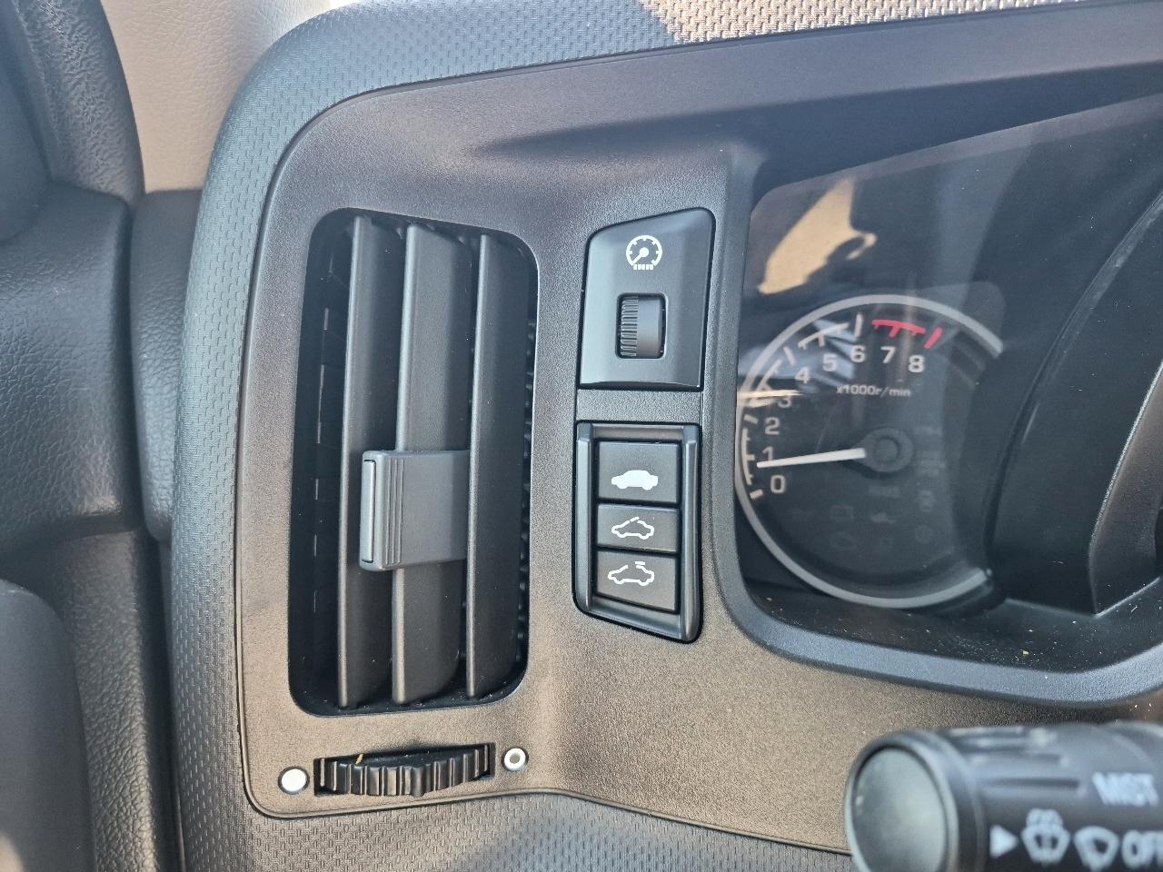 Honda Ridgeline RTL w/ Leather and Navigation 2013