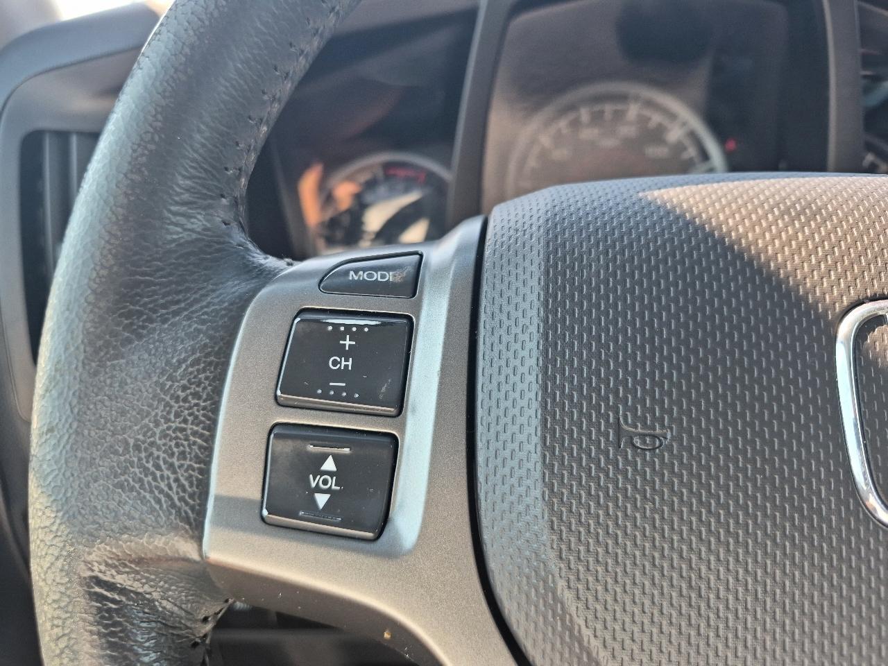 Honda Ridgeline RTL w/ Leather and Navigation 2013
