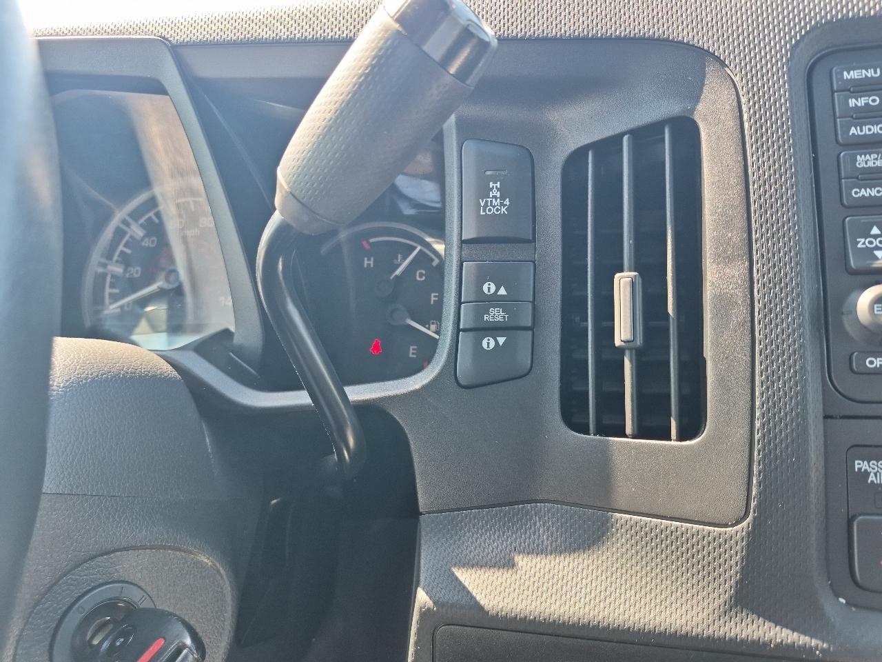 Honda Ridgeline RTL w/ Leather and Navigation 2013