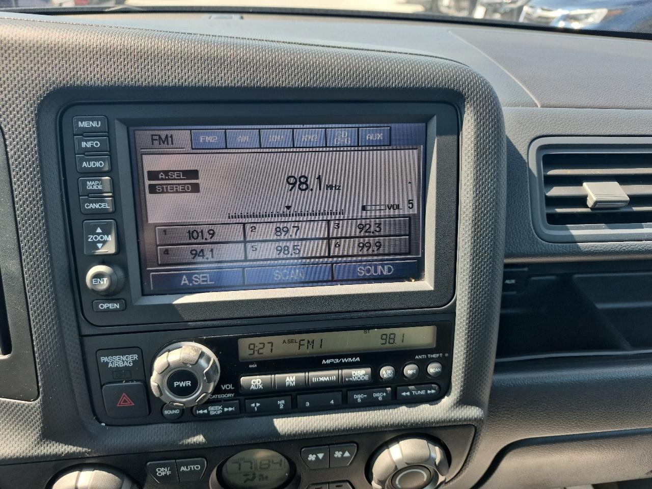 Honda Ridgeline RTL w/ Leather and Navigation 2013