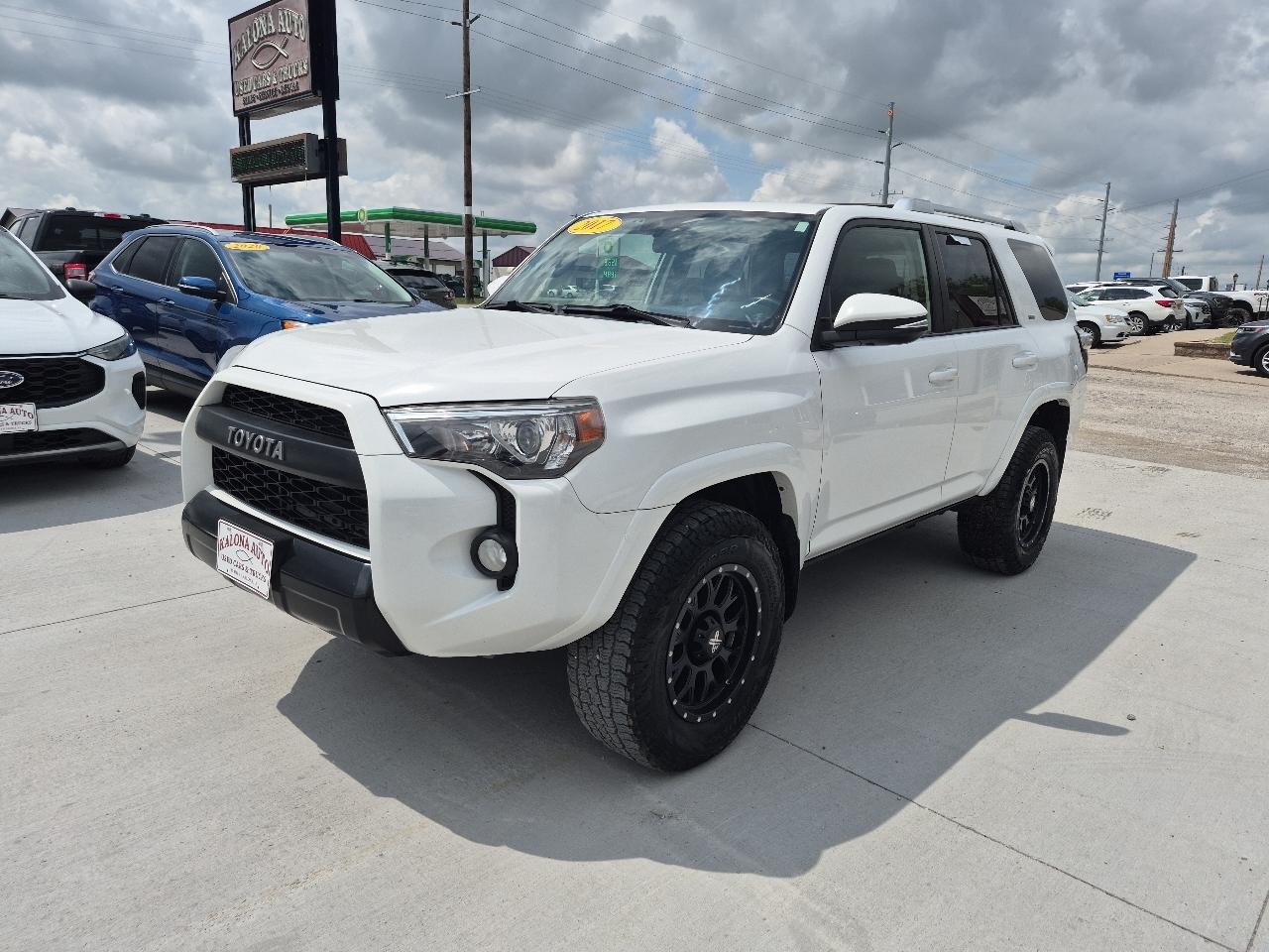 Toyota 4Runner SR5 4WD 2017