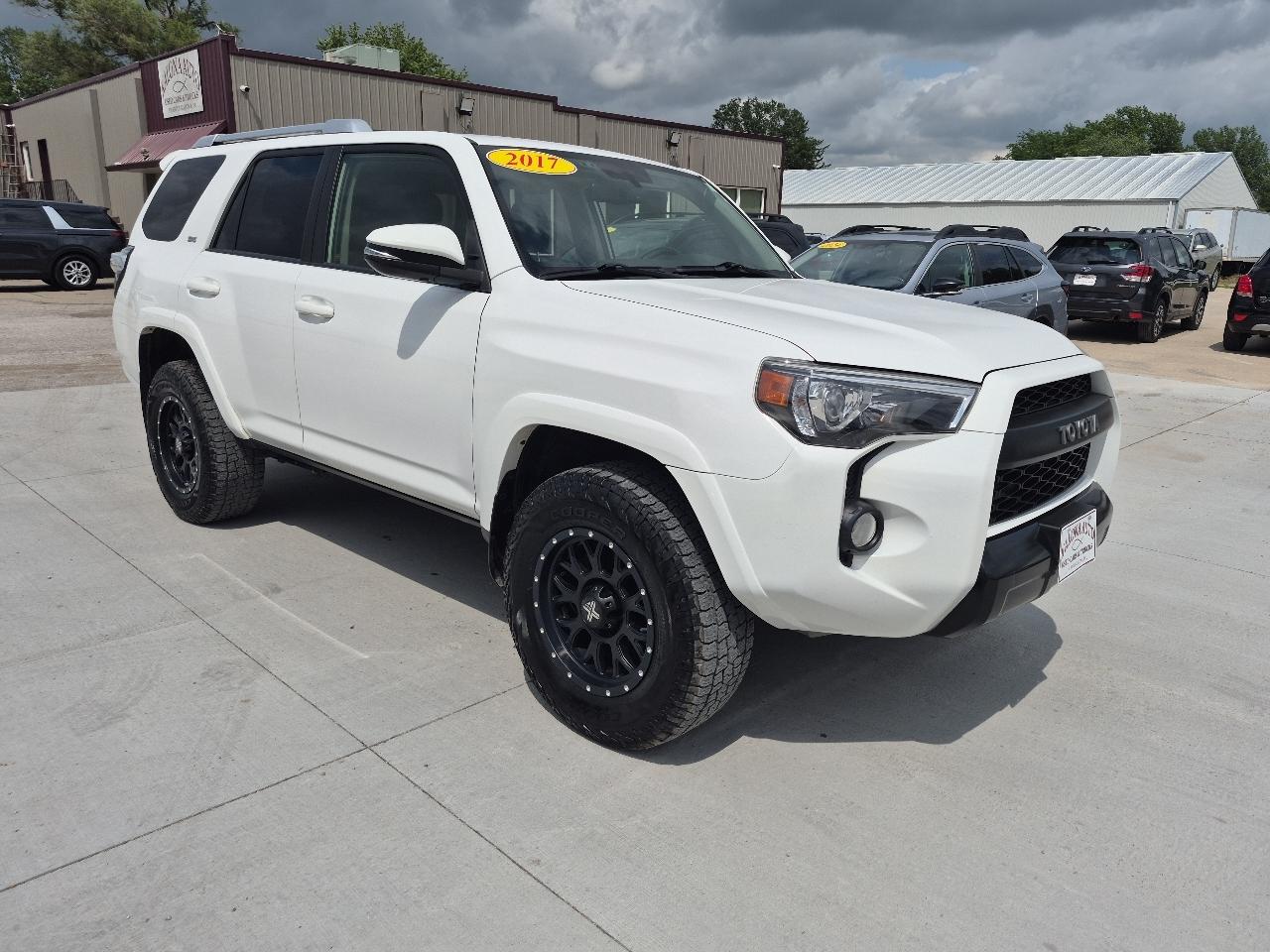 Toyota 4Runner SR5 4WD 2017