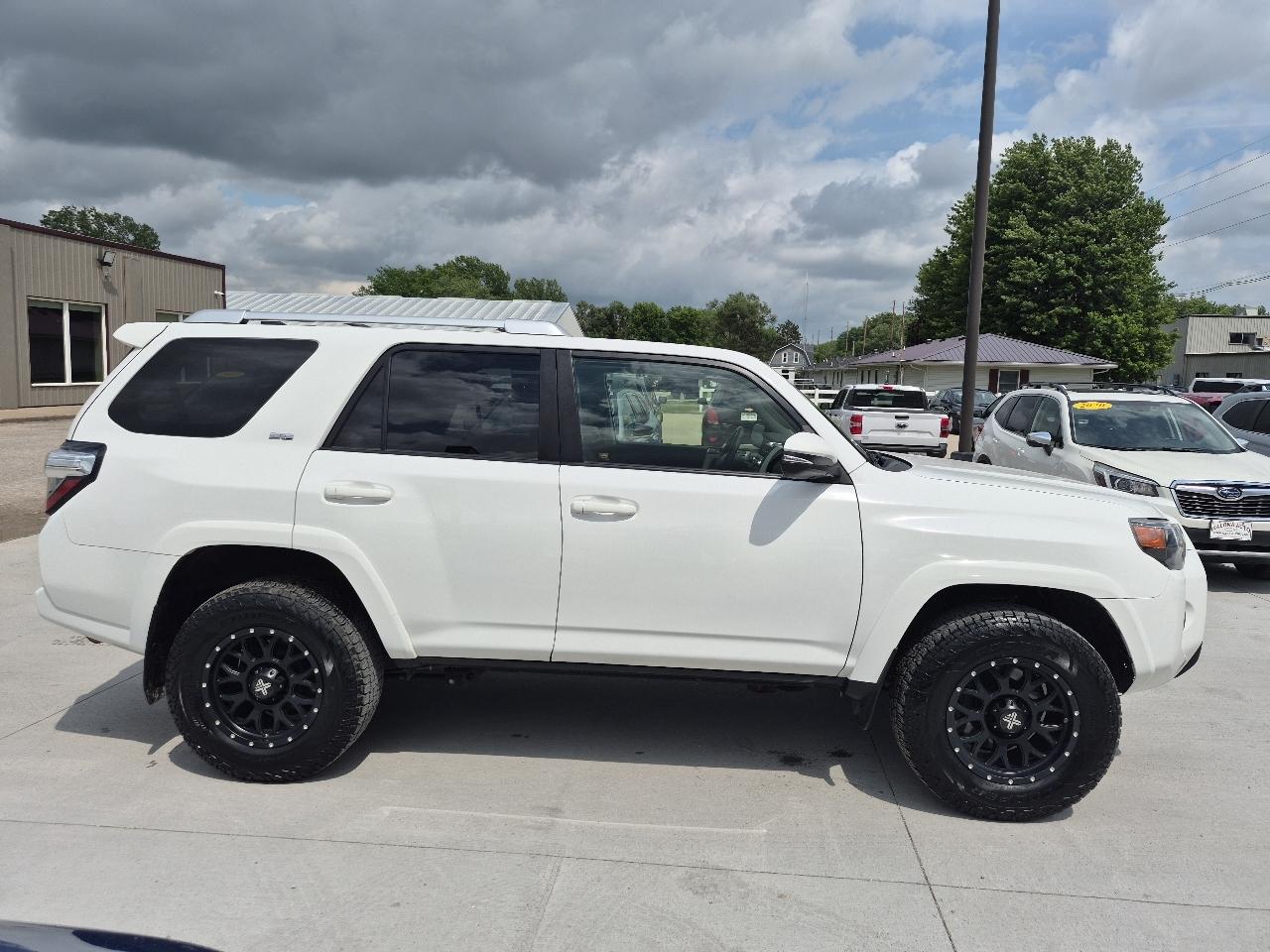 Toyota 4Runner SR5 4WD 2017