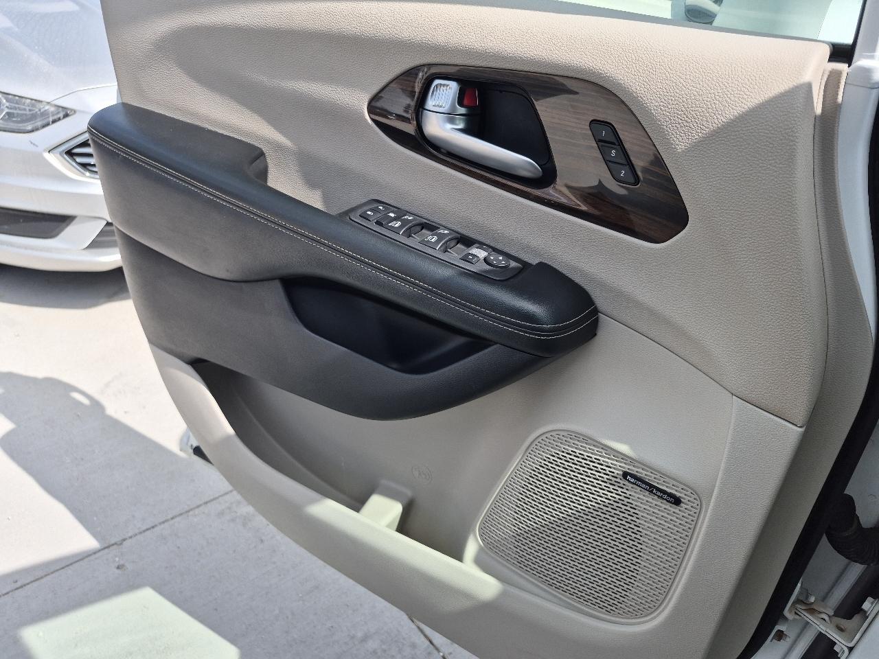 Chrysler Pacifica Limited AWD 2021