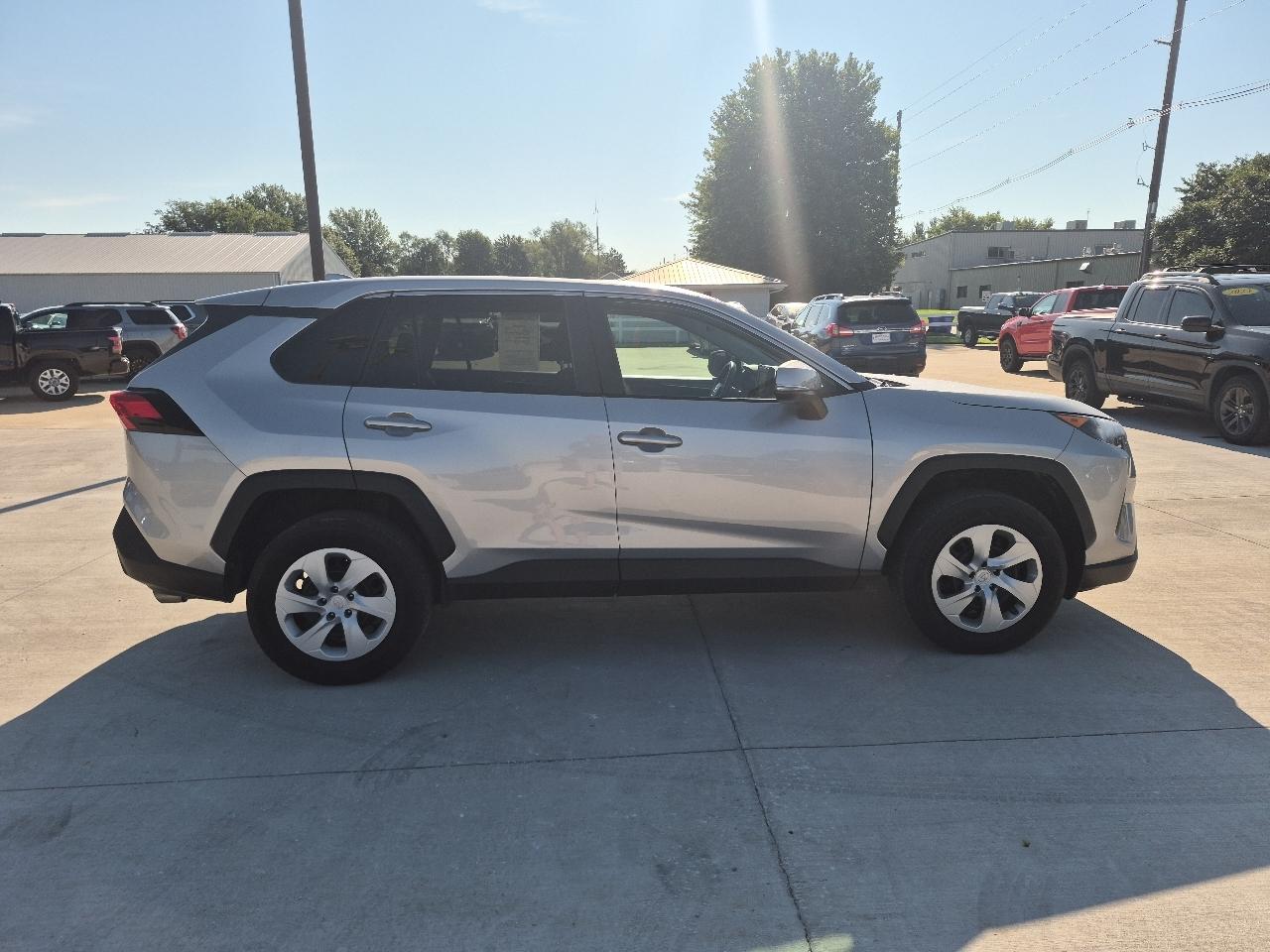 Toyota RAV4 LE AWD 2022