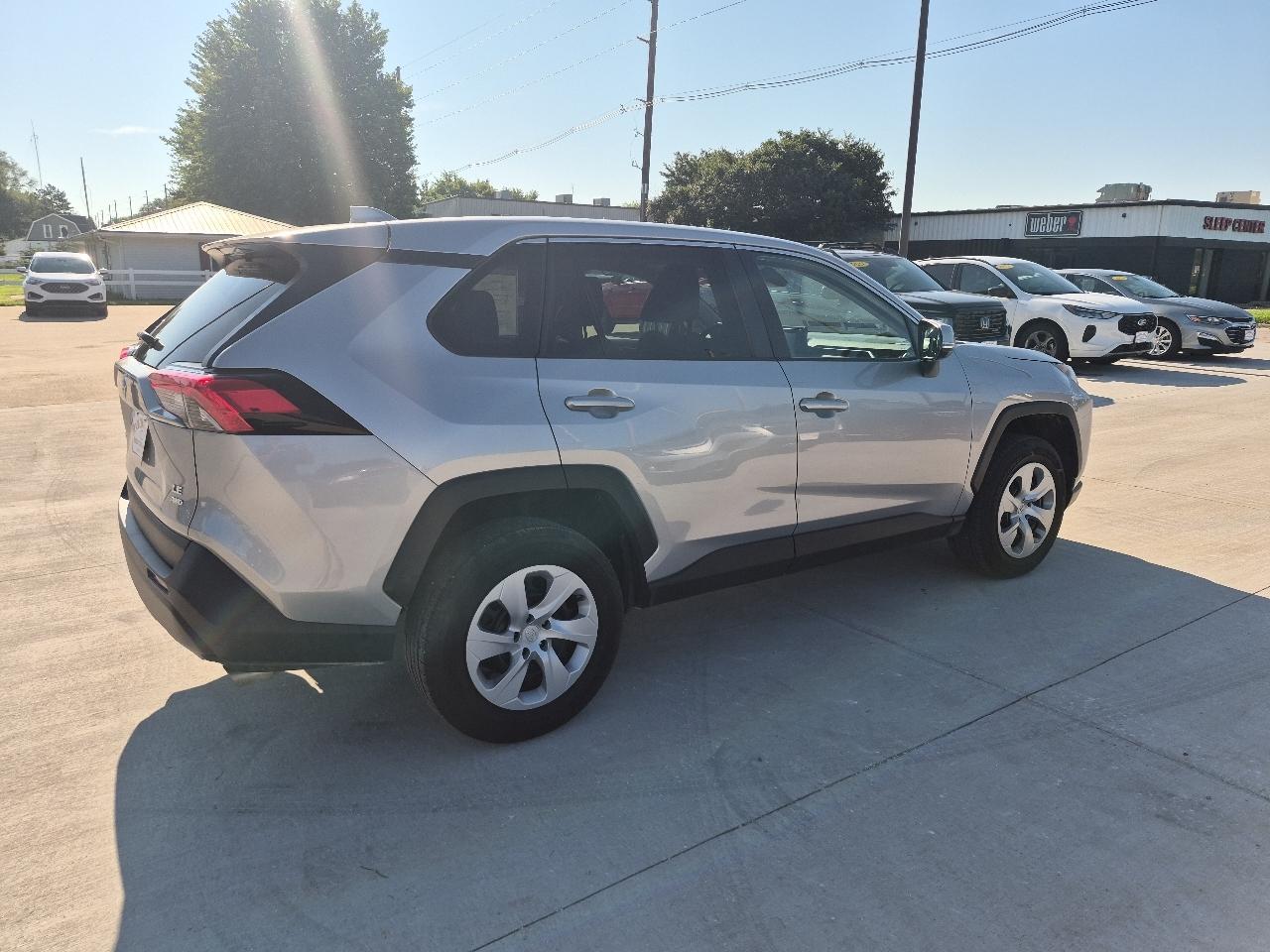 Toyota RAV4 LE AWD 2022