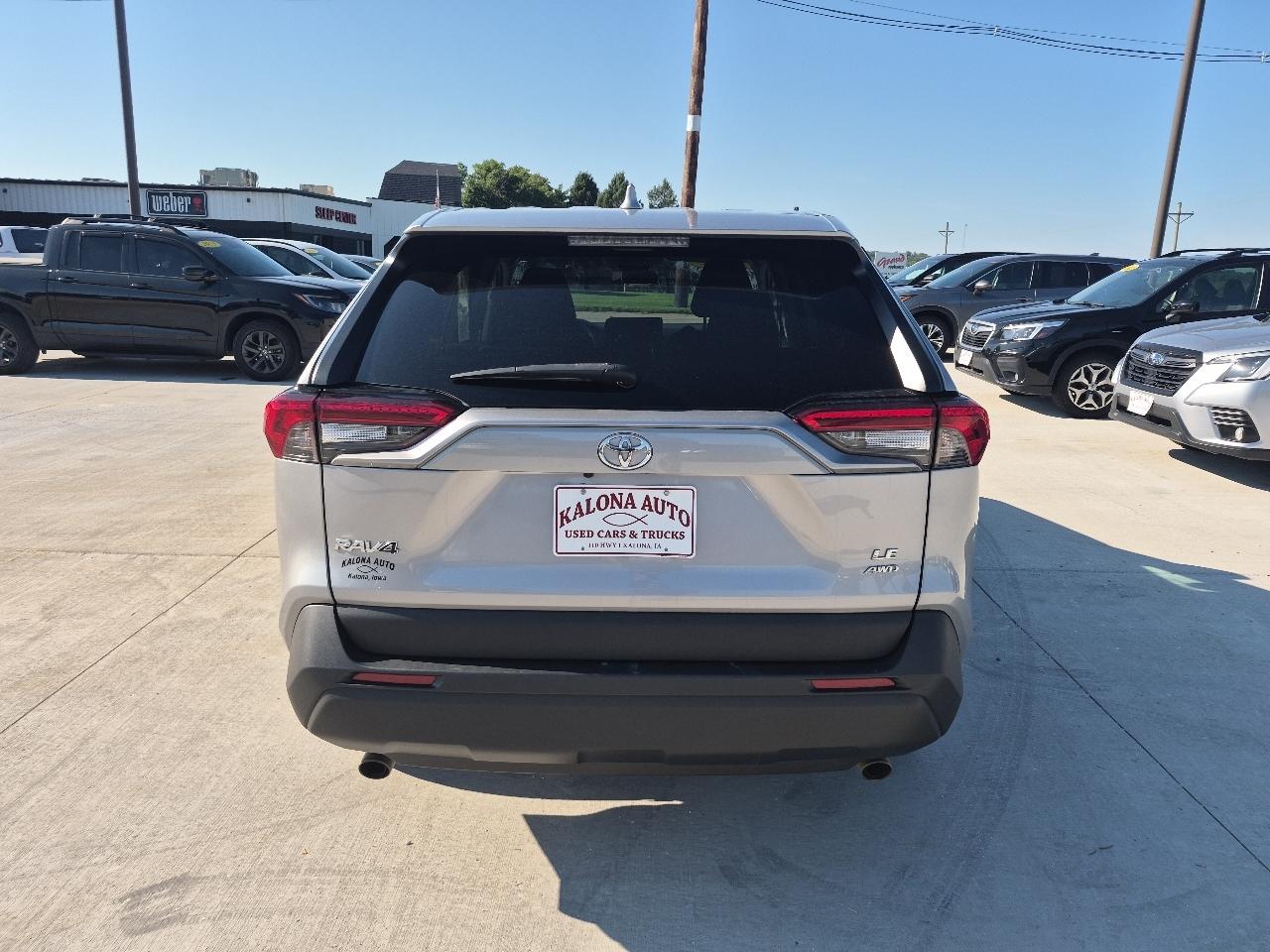 Toyota RAV4 LE AWD 2022