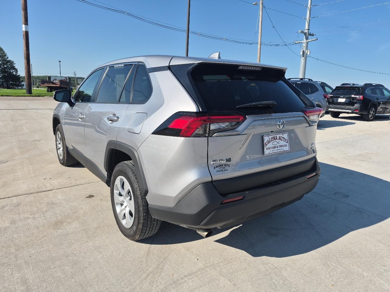 Toyota RAV4 LE AWD 2022