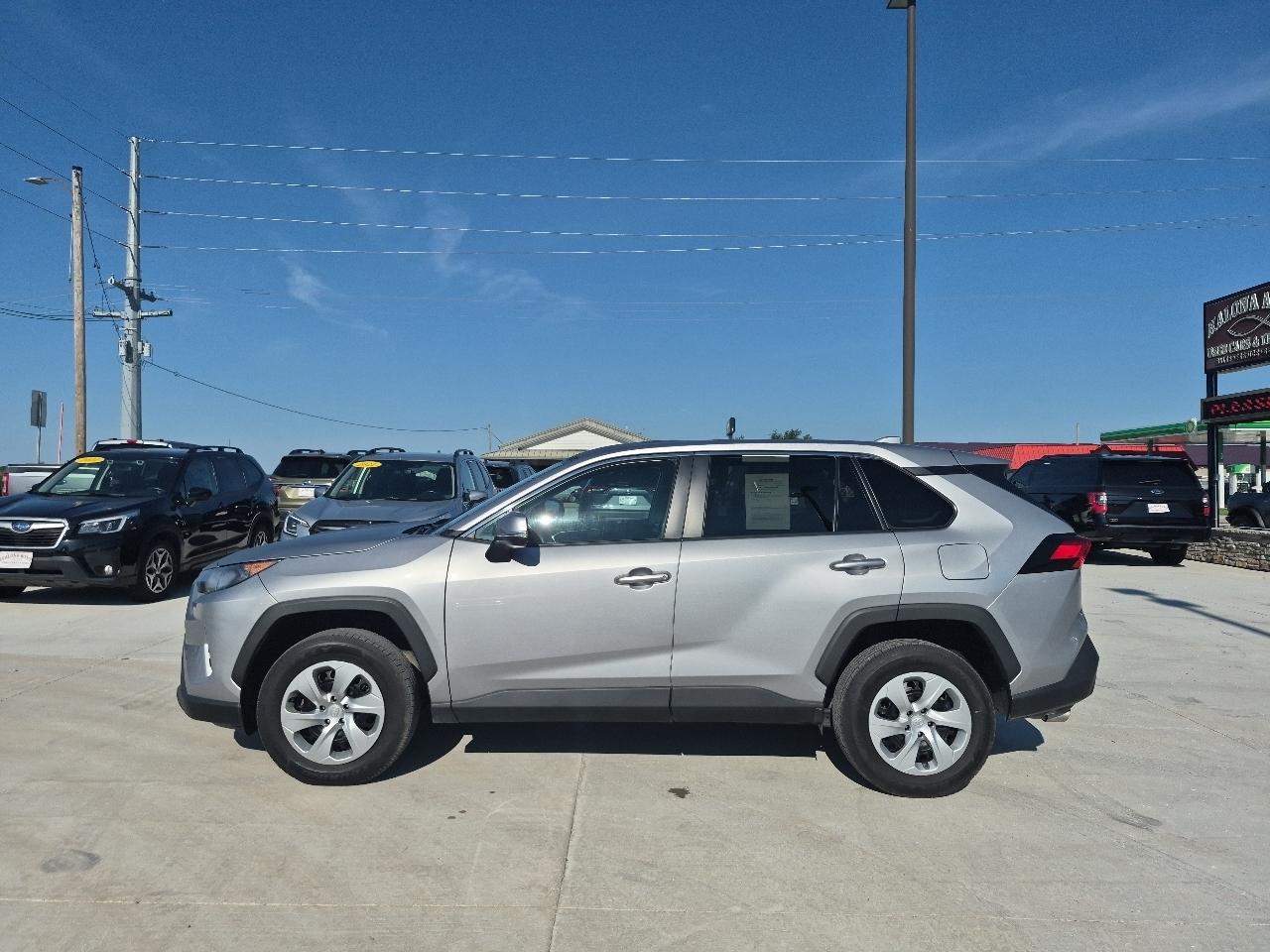Toyota RAV4 LE AWD 2022