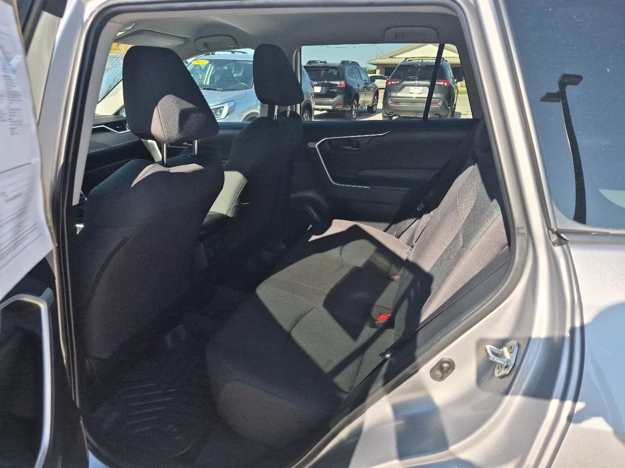 Toyota RAV4 LE AWD 2022