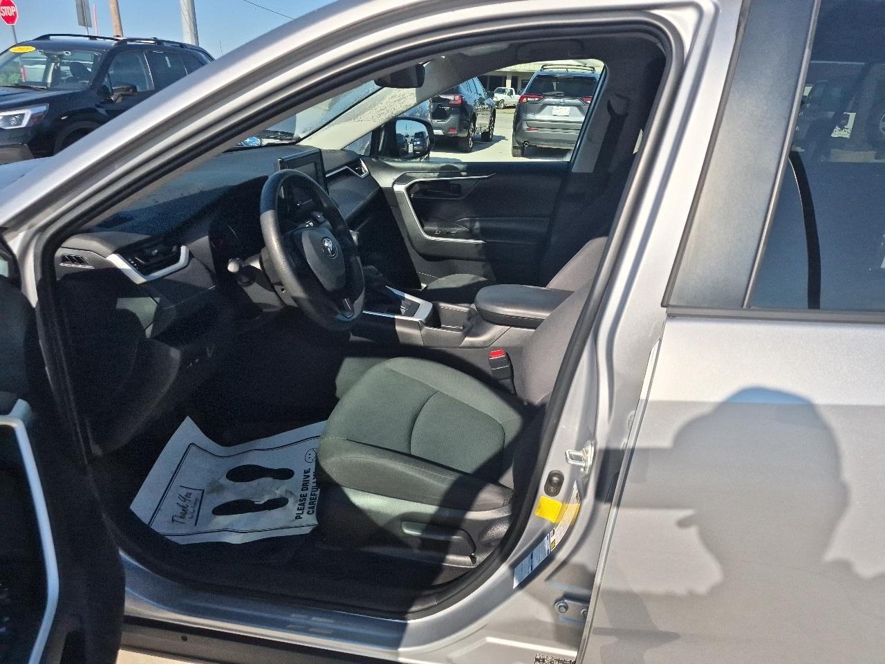 Toyota RAV4 LE AWD 2022