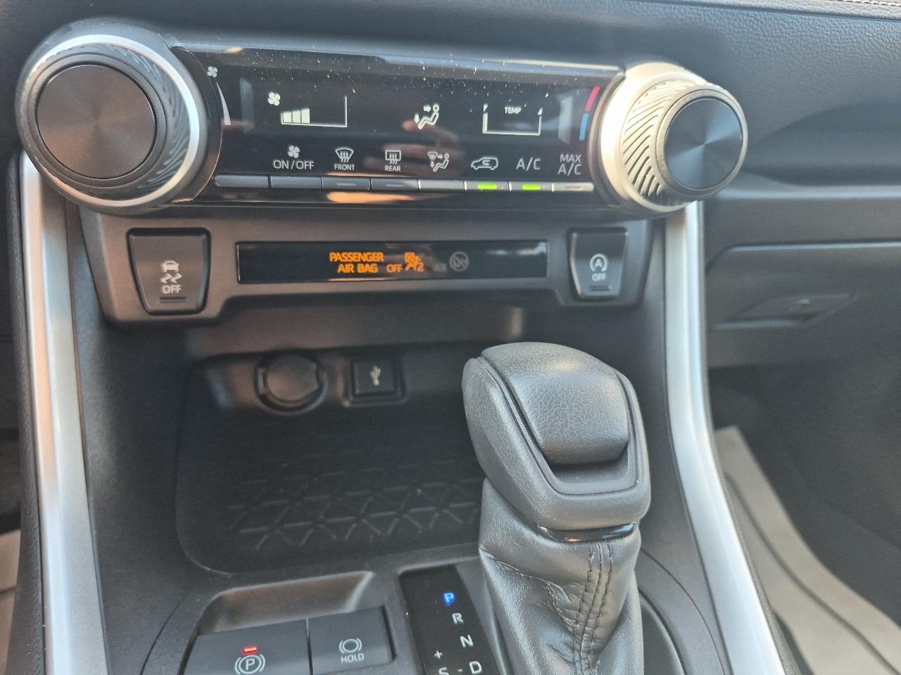 Toyota RAV4 LE AWD 2022