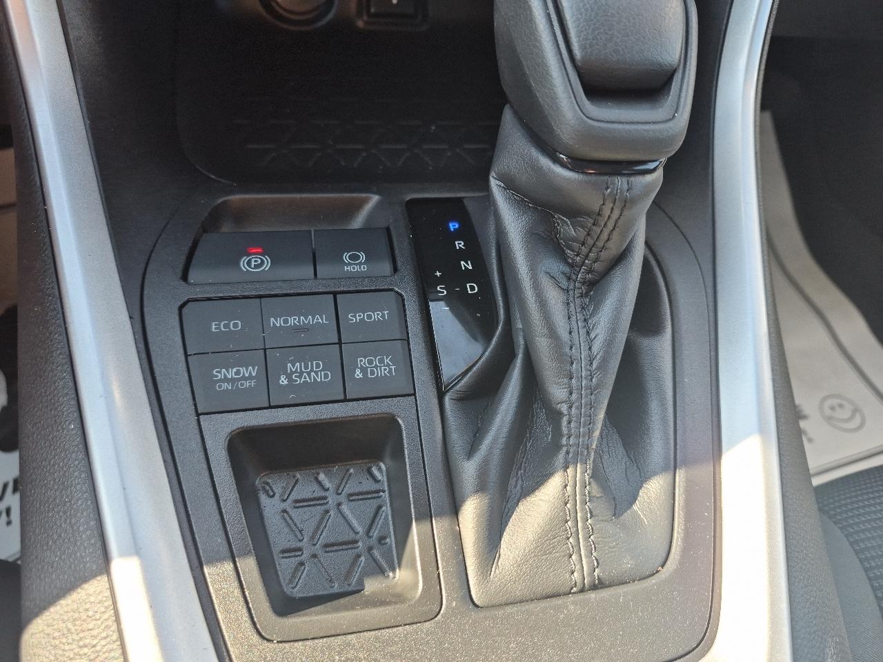 Toyota RAV4 LE AWD 2022