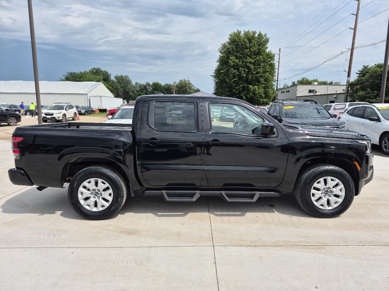 Nissan Frontier SV Crew Cab 4WD 2022