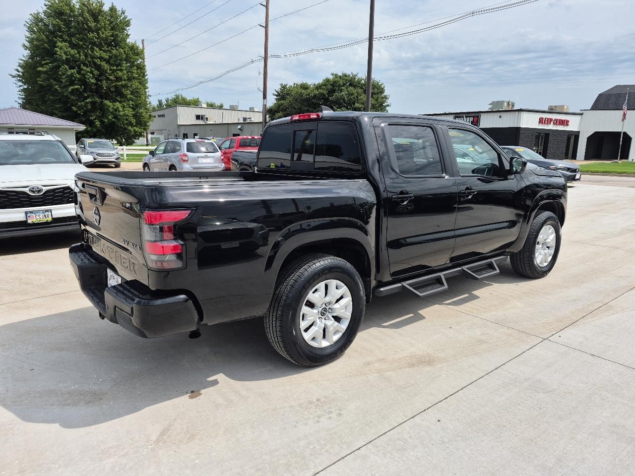 Nissan Frontier SV Crew Cab 4WD 2022