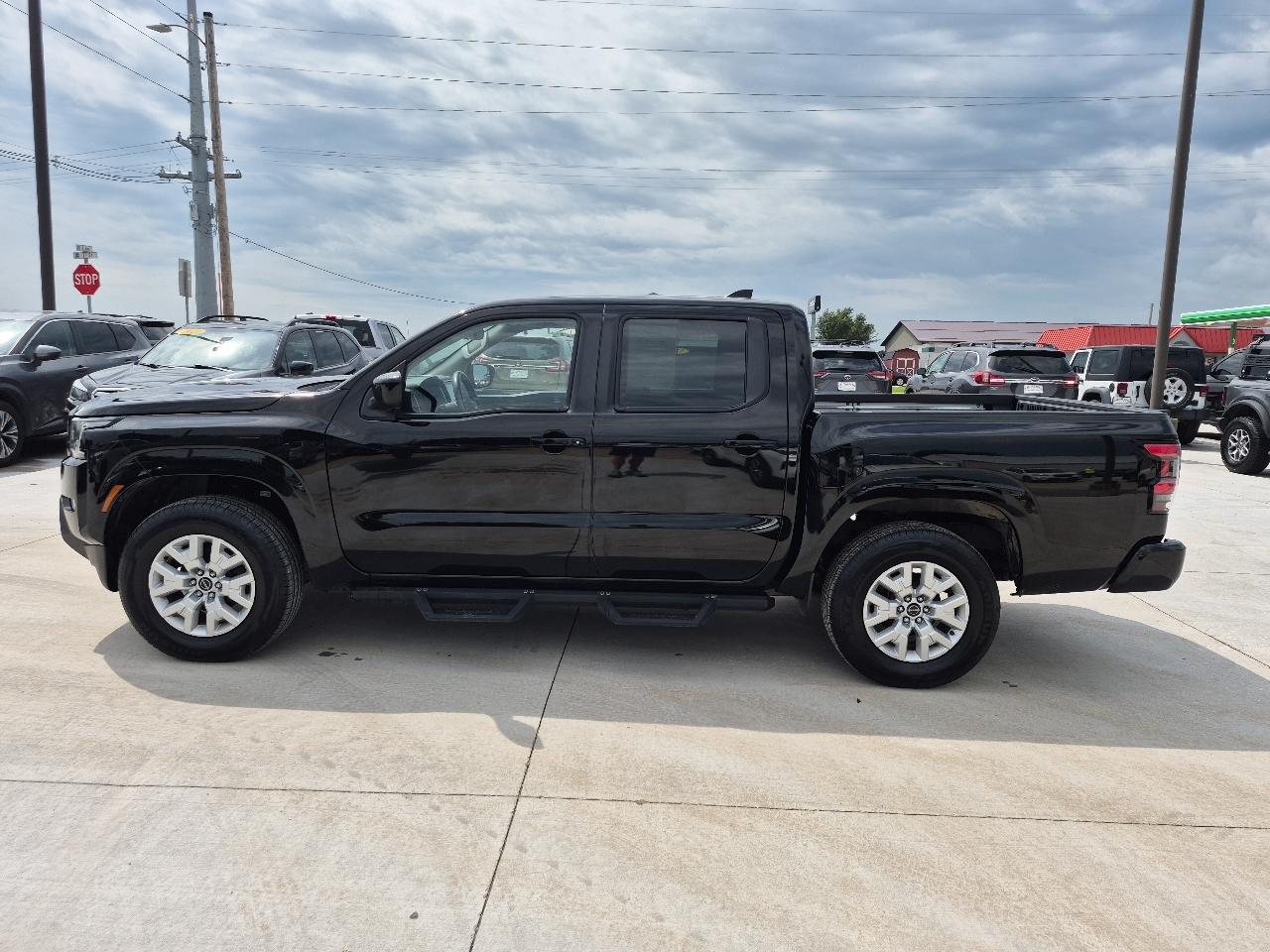 Nissan Frontier SV Crew Cab 4WD 2022