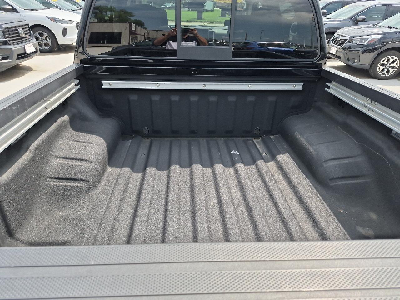 Nissan Frontier SV Crew Cab 4WD 2022
